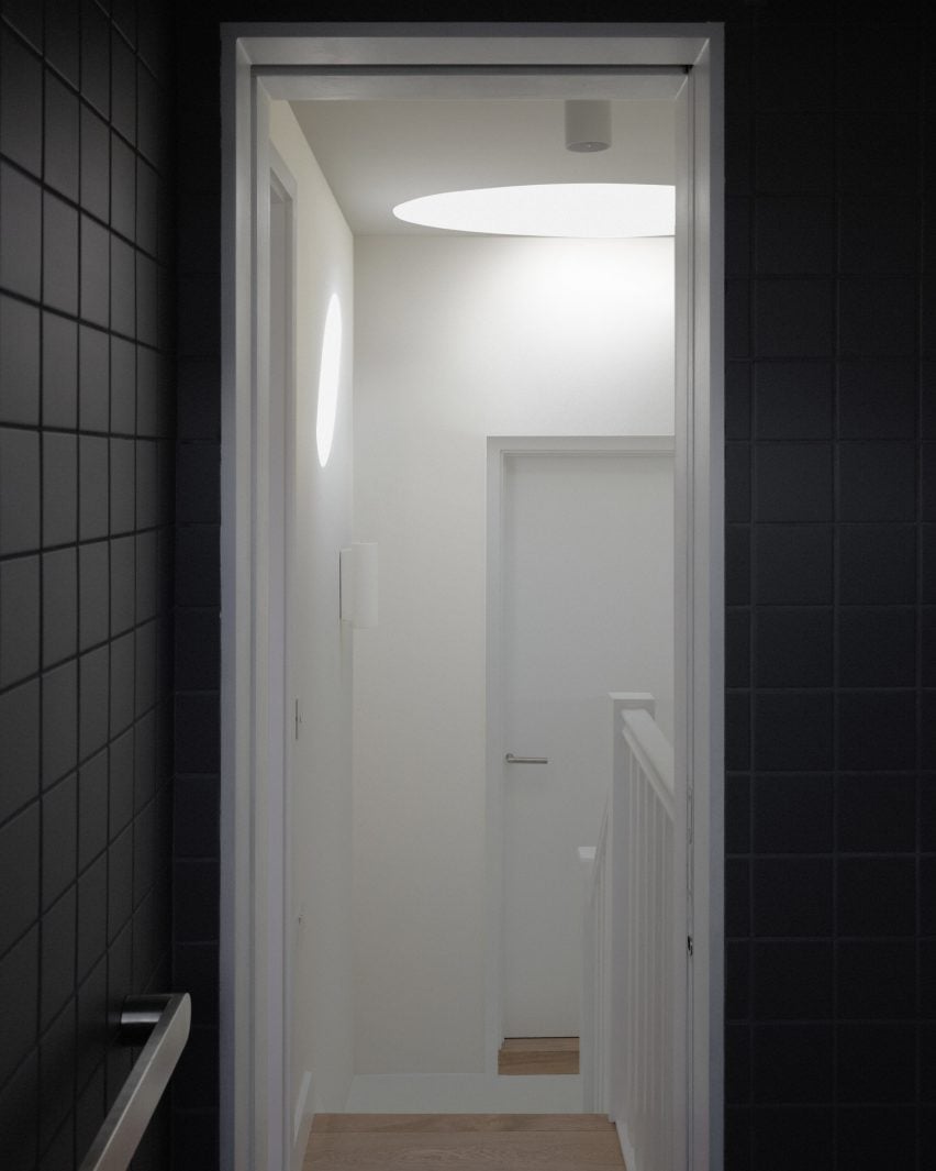 Circular skylight within London home extension by EBBA