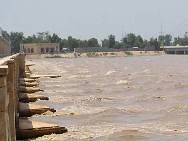 Guddu Barrage records high flood as Indus River swells across Sindh