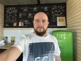 iPhone Air selfies (f/1.9, ISO 200, 1/60s)