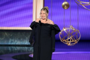Los Angeles, CA   September 14, 2025  Jennifer Coolidge presents an award during the show at the 77th Primetime Emmy Awards at the Peacock Theater in Los Angeles, CA, Sunday, Sept. 14, 2025. (Myung J. Chun / Los Angeles Times via Getty Images)