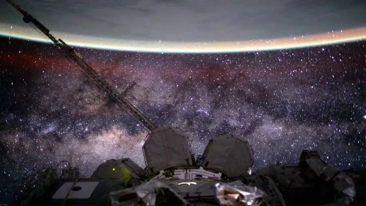 Source: NASA Milky Way is warped