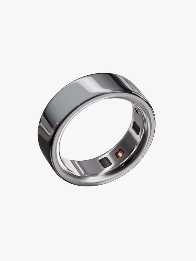 Oura ring on a flat background.