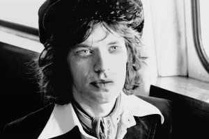 HAMBURG, GERMANY - SEPTEMBER 13: Mick Jagger from The Rolling Stones posed in Hamburg, Germany on September 13 1970 (Photo by Gijsbert Hanekroot/Redferns)