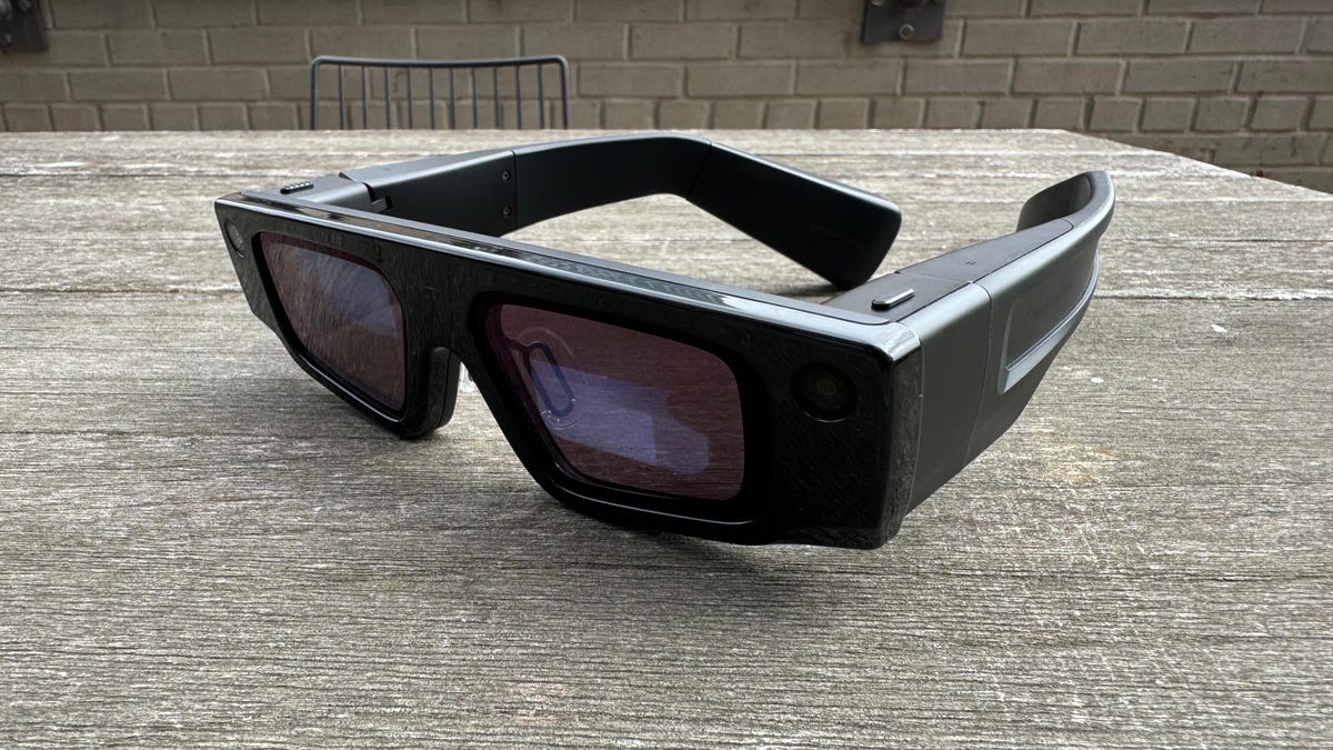 I Tried Snap’s Evolving AR Glasses (Again). Get Ready for More AI