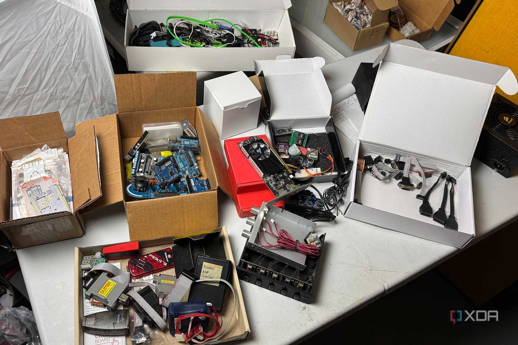 table-with-many-pc-and-electronic-components