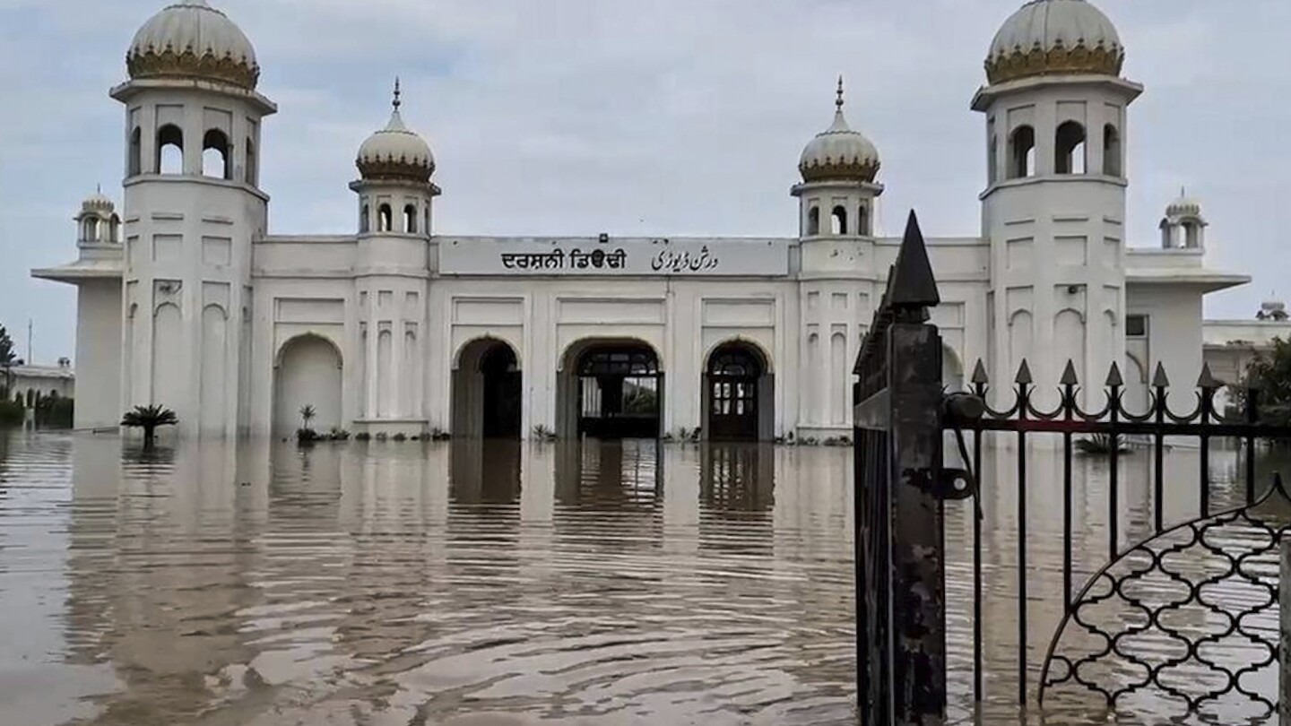 Sikh leaders urge India to lift ban on Pakistan pilgrimage