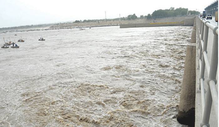 Water level in River Indus at Guddu on the rise as flood threat persists