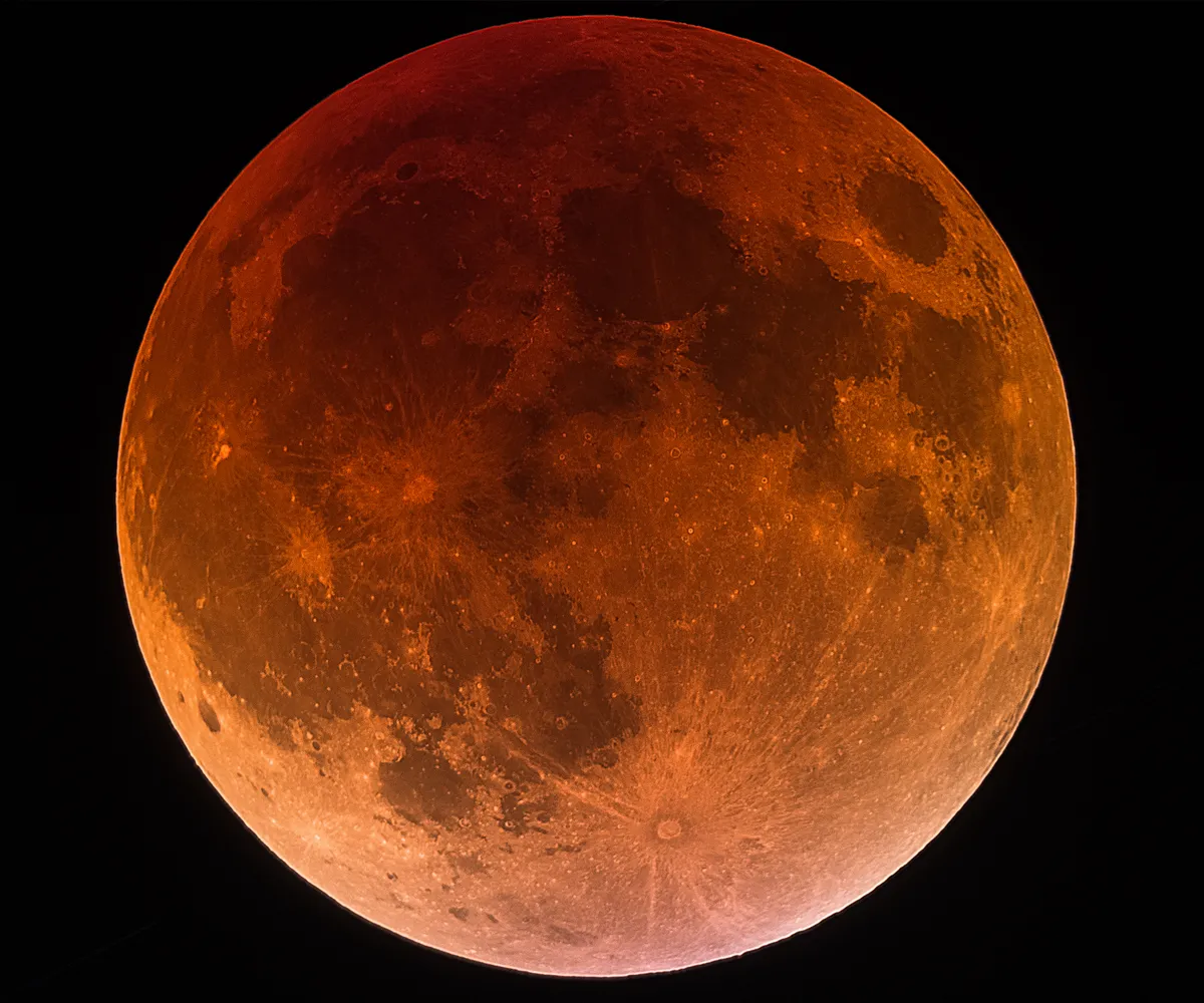 Lunar Eclipse by William Doyen, Lower Normandy, France, 28 September 2015. Equipment: Bresser 200/800mm Newtonian, EOS 600D