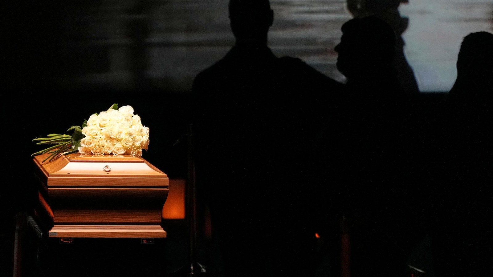 Hundreds pay last respects to Italian fashion icon Giorgio Armani