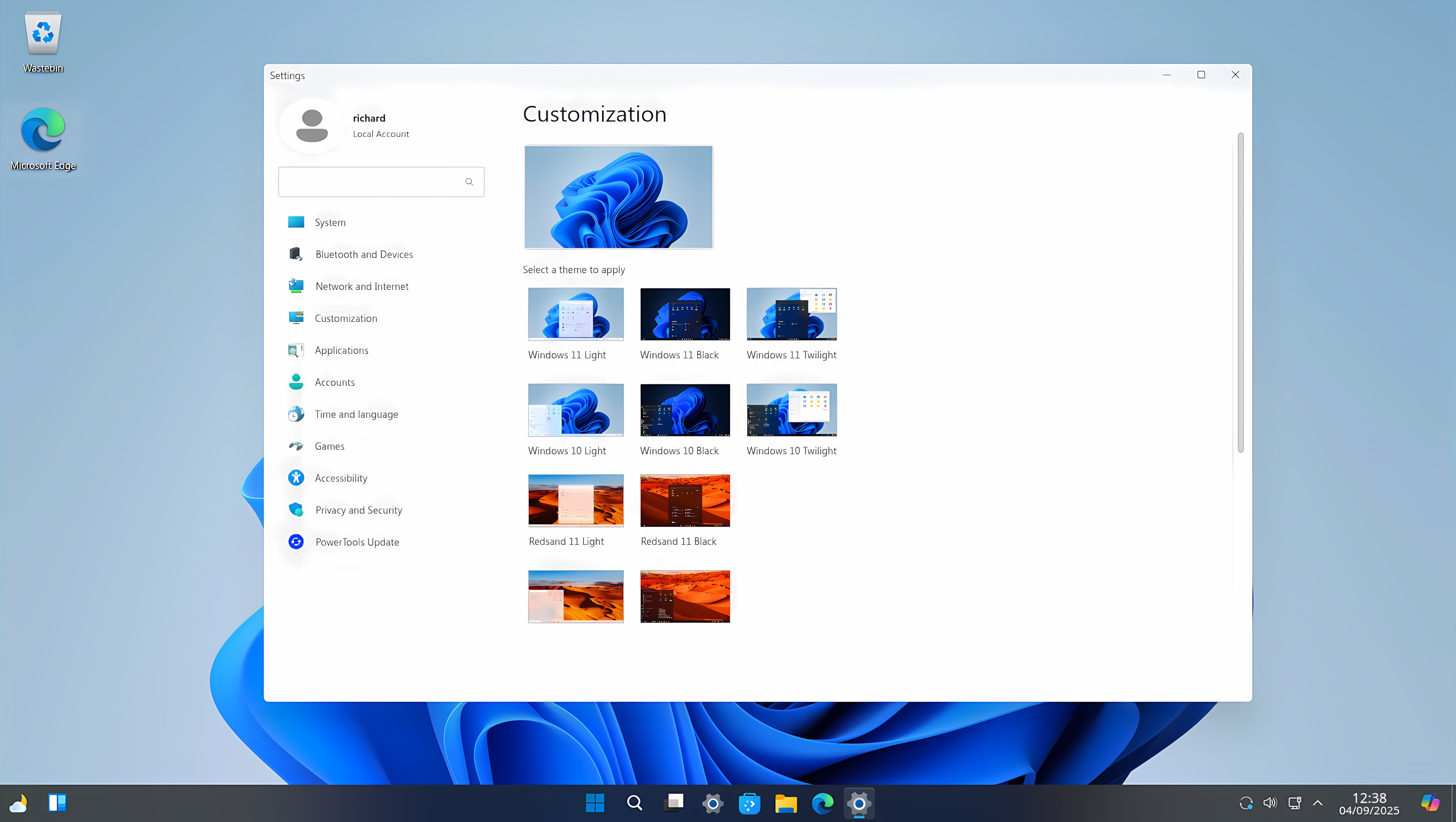 The WINUX UI closely resembles Windows 11 thanks to extensive theming across the board. 