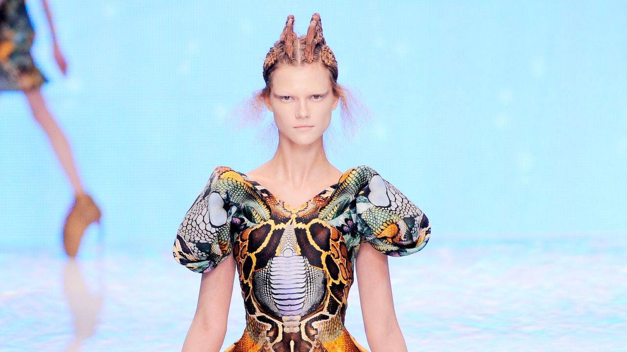 23 Spooky and Sexy Halloween Inspirations From the Runways