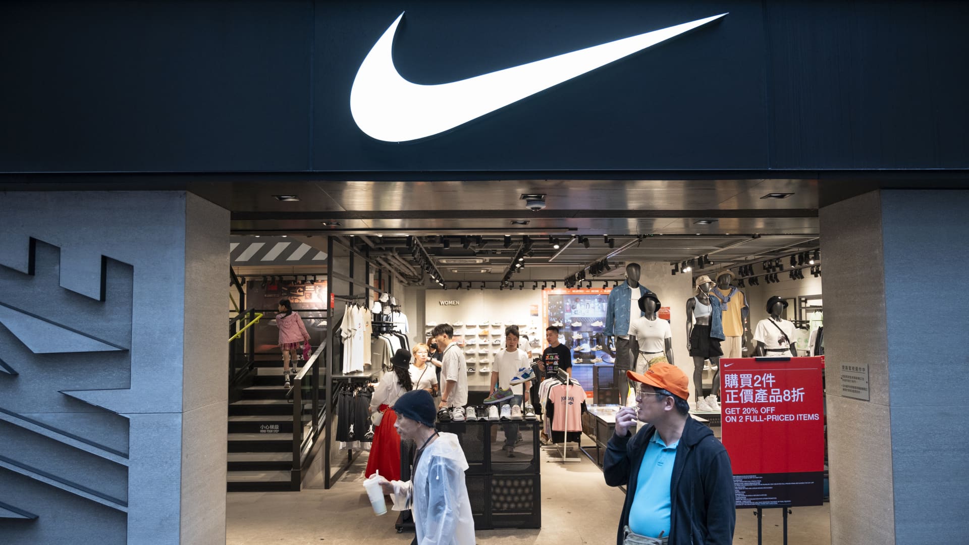 Nike, Starbucks score well among teen shoppers — and Microsoft has fans in the C-suite