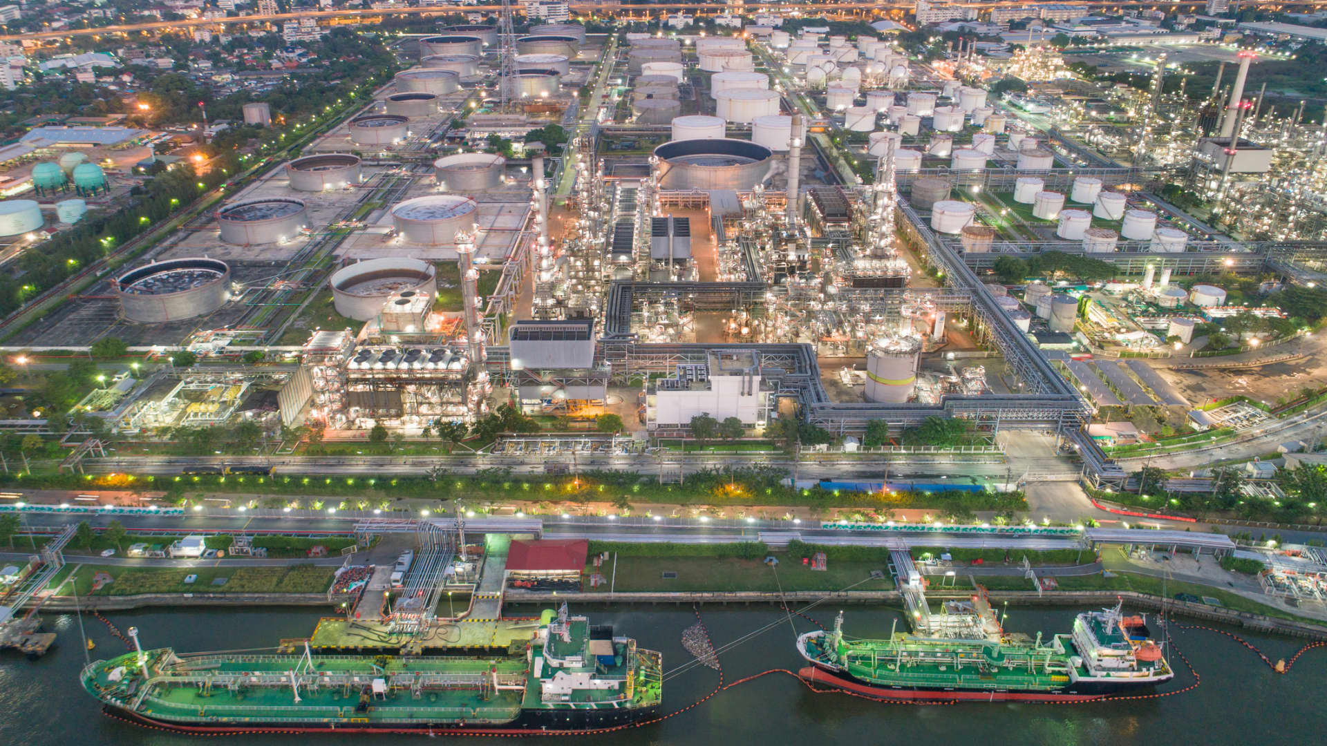 Oil prices extend gains as U.S. sanctions Russia’s Rosneft, Lukoil