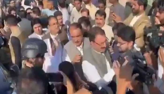KP CM Afridi leaves Adiala jail sans meeting Imran Khan