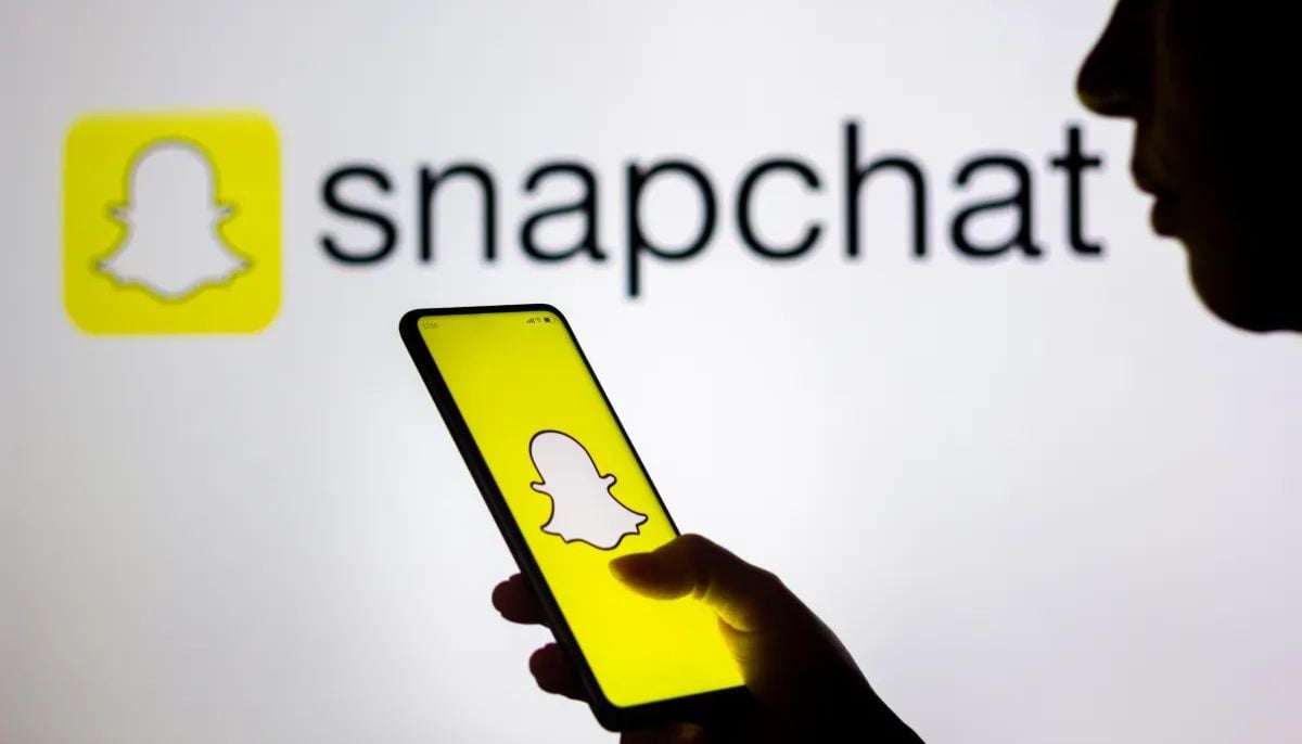 Snapchat introduces an open prompt AI Lens for free in US
