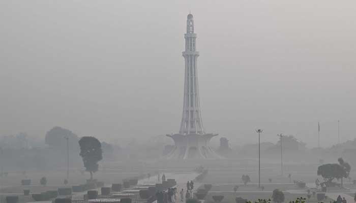 Lahore suffocates with ‘hazardous’ AQI, Karachi ranked third most polluted city
