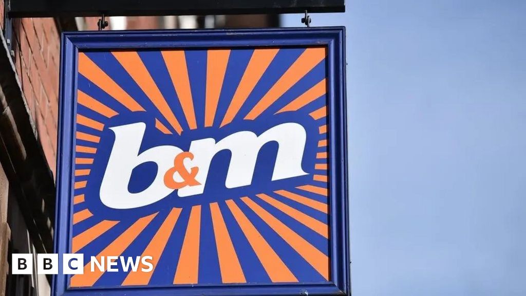 B&M told to remove ‘garish’ signs in Bedford town centre