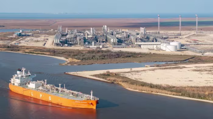 US rush to expand LNG exports heightens fears of global gas glut