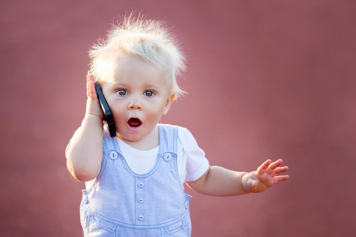 38% Of Parents Let Infants Use Phones, 62% Set Them Up On YouTube