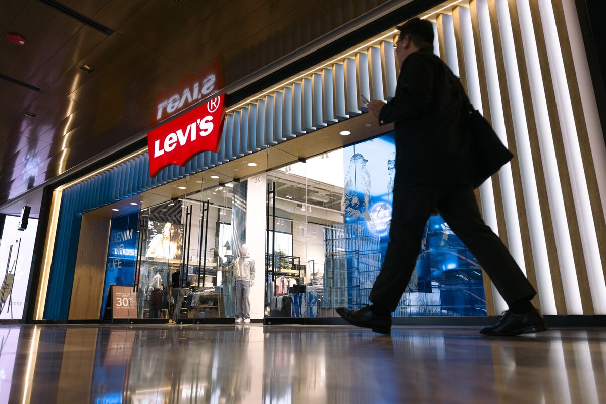 Levi Raises Full-Year Outlook Despite Rising Tariff Impact – Bloomberg.com