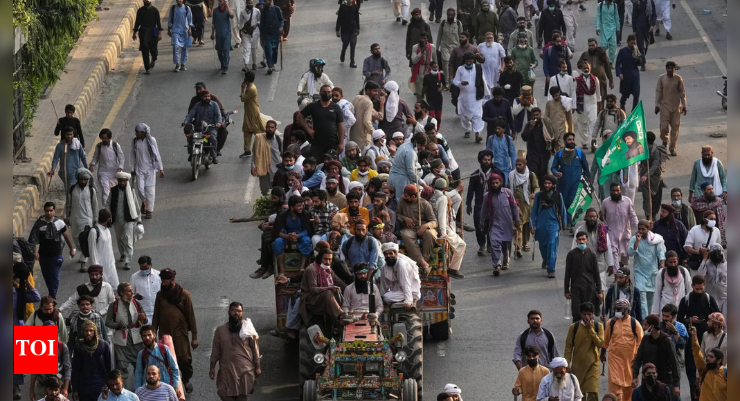Pakistan violence over pro-Palestine march: 2 killed, 50 wounded in clashes with police in Lahore; roads blocked, internet suspended