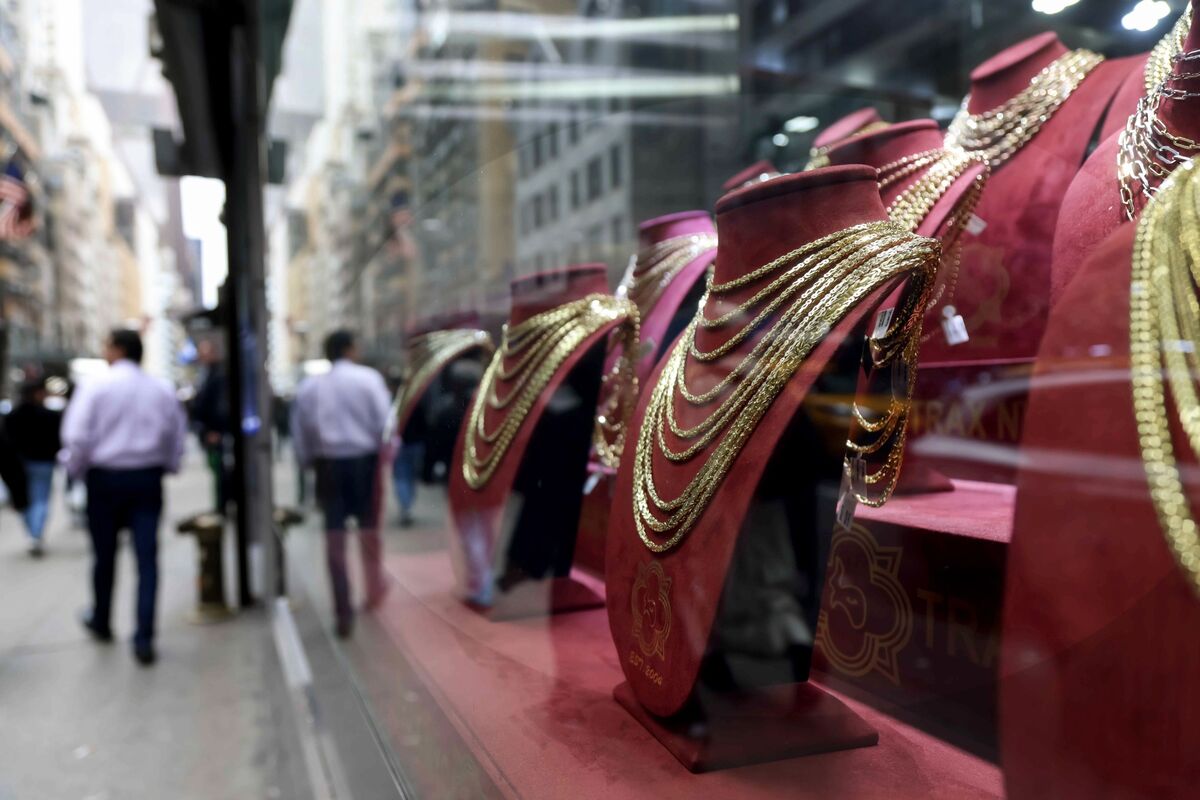 Gold Price Rally Past $4,000 Has New York Jewelry Sellers Cashing In
