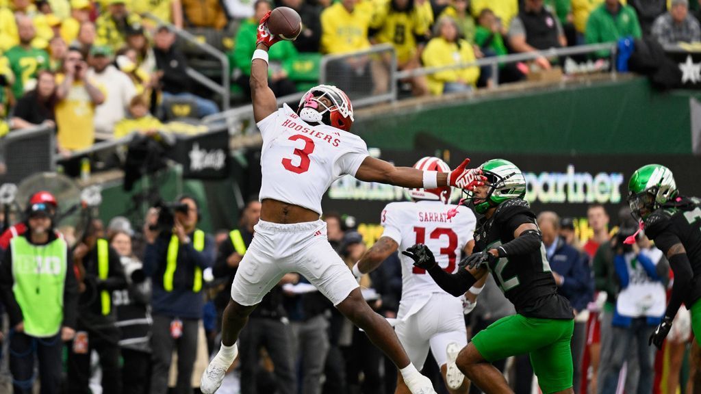 No. 7 Indiana topples No. 3 Oregon to stay unbeaten