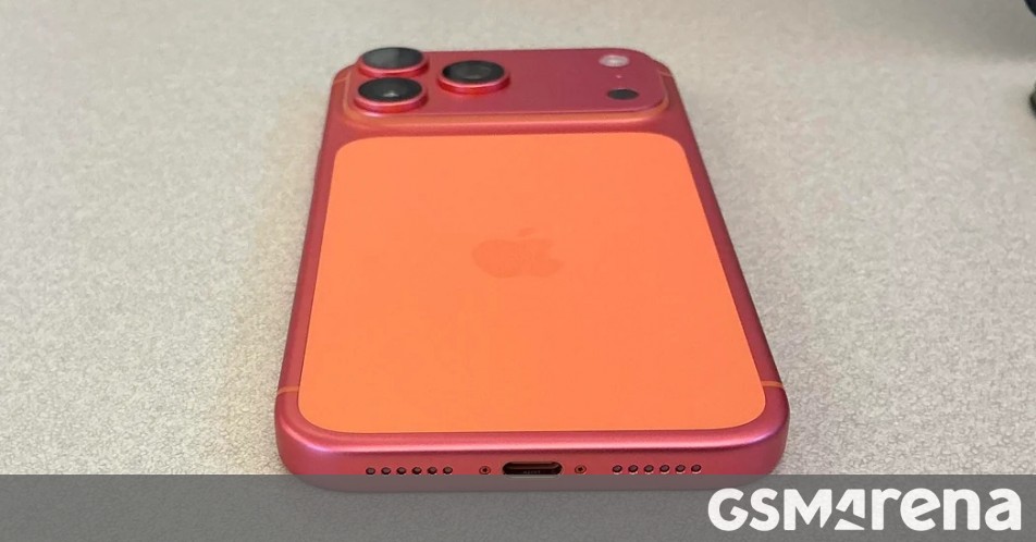 A number of early iPhone 17 Pro adopters face decolorization issues