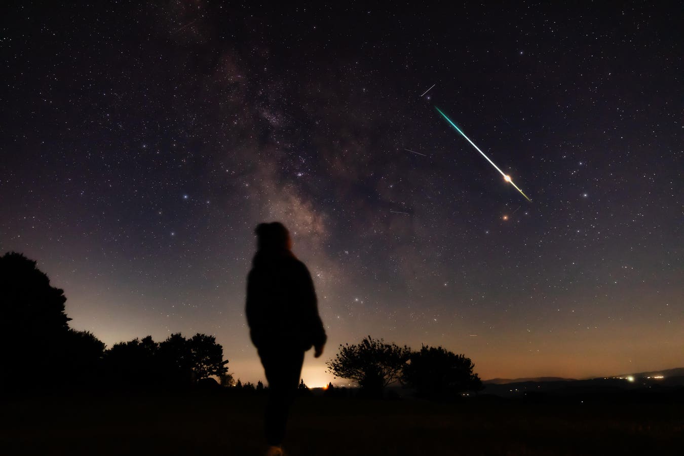 Why You Should Leave The City This Week As Aurora, Meteors And Comets Peak