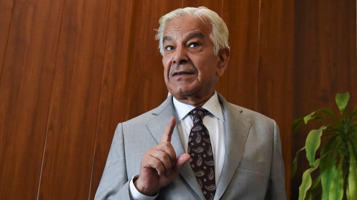 Khawaja Asif asks Afghans in Pakistan to return ‘homeland’ amid rising tensions – Firstpost