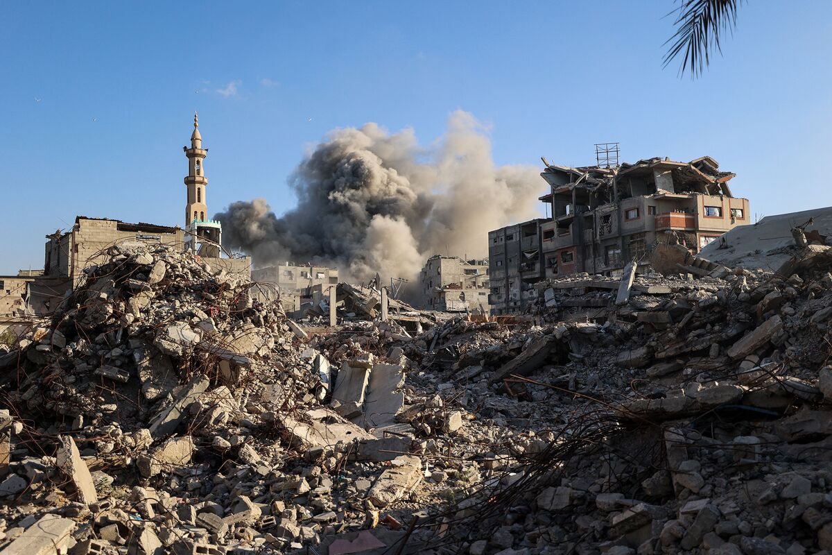 Israel Attacks Hamas Posts, Suspends Aid as Ceasefire Frays – Bloomberg.com
