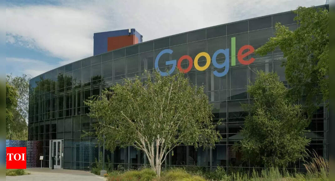 If you experience symptoms you believe are …: Google in email to all employees at its New York offices