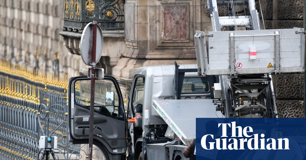 Prosecutor has ‘small hope’ of recovering Louvre jewels thanks to gear left by thieves | France