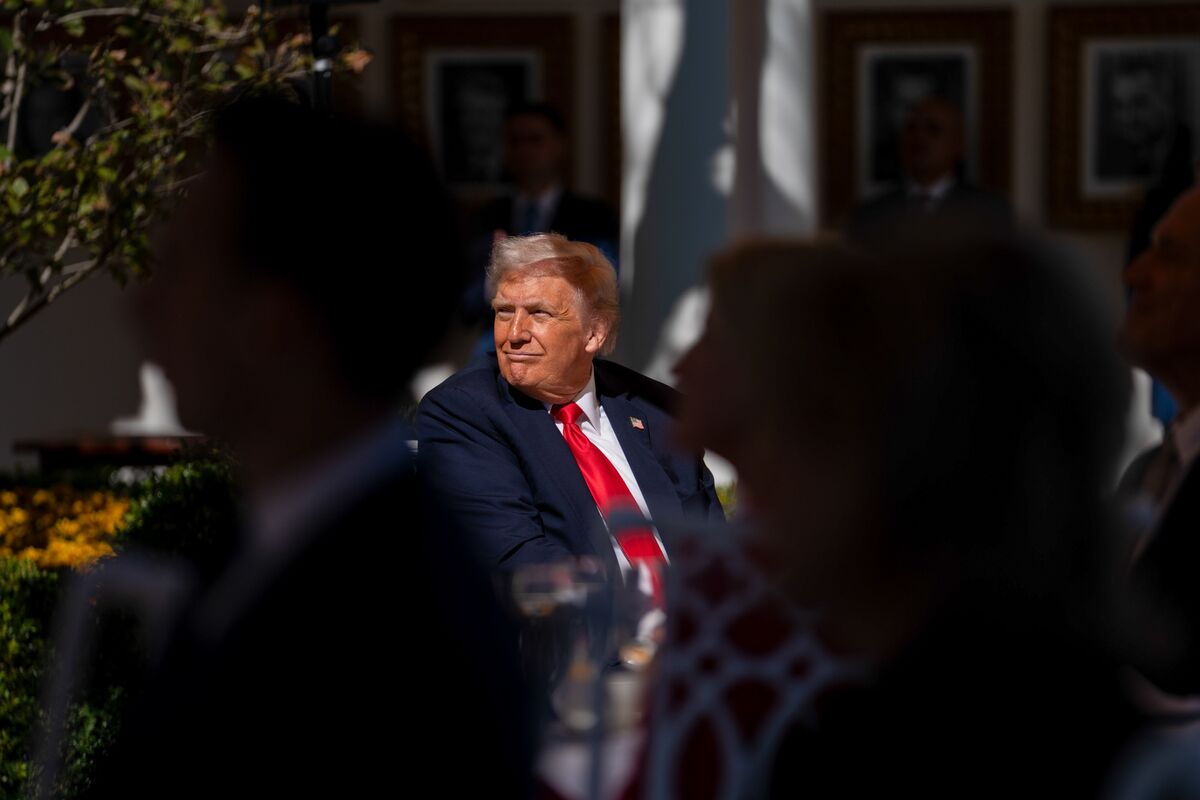 Trump and Xi to meet amid simmering trade war
