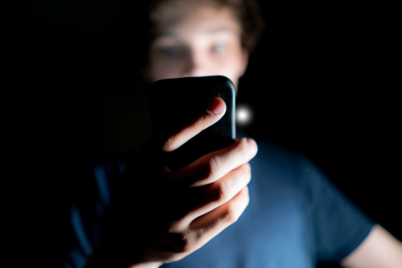 ‘Unprotected’—1 Billion iPhone And Android Users Must Act Now