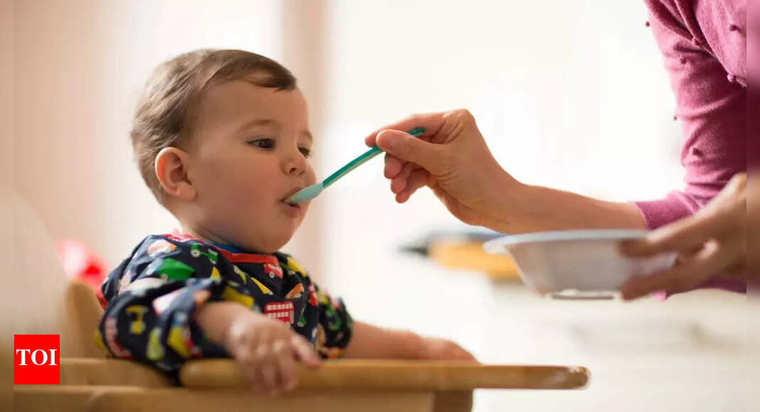 When to introduce kids to peanuts to help avoid allergies (safety protocol and symptoms to watch for)?