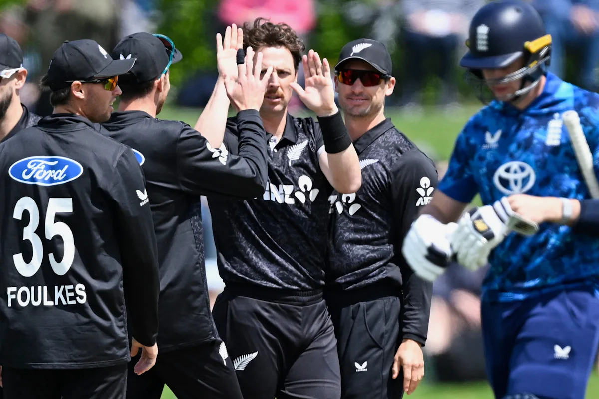 New Zealand wins the toss and bowls in the first ODI against Ashes-bound England