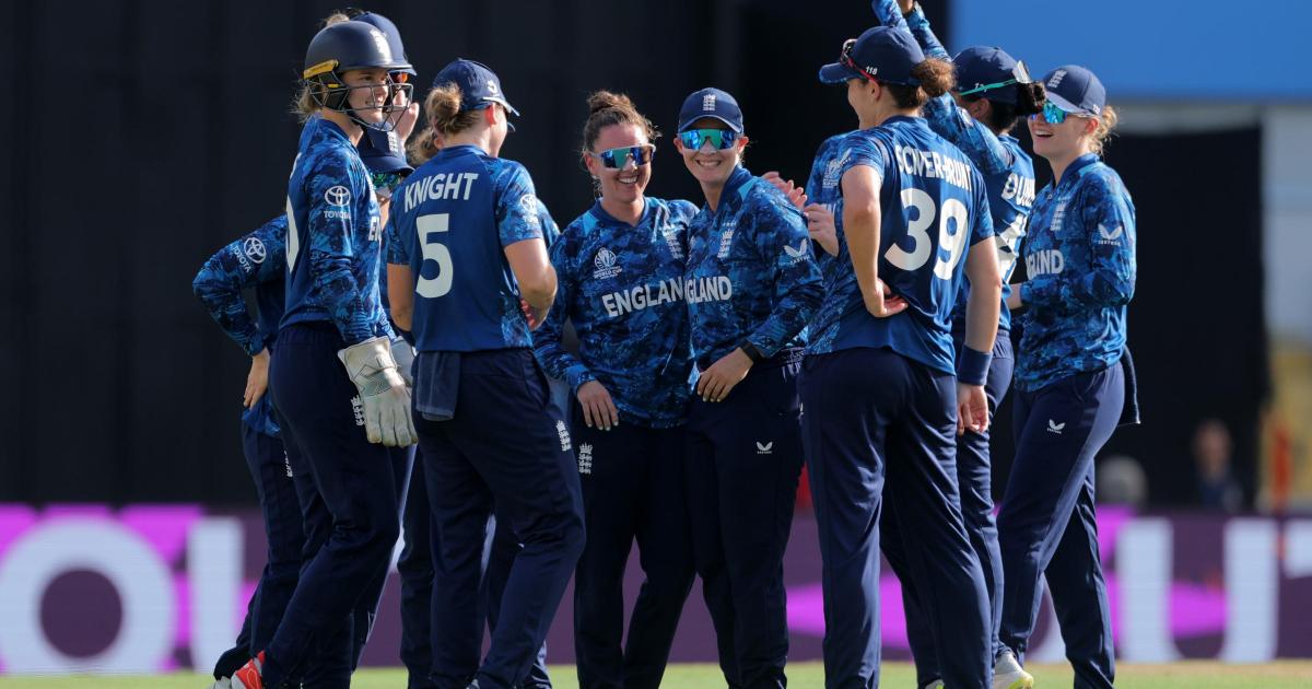 Smith and spinners send England to big win over South Africa