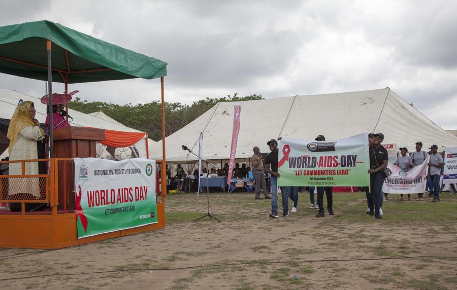 UNAIDS chief calls for continued global solidarity to end AIDS-Xinhua