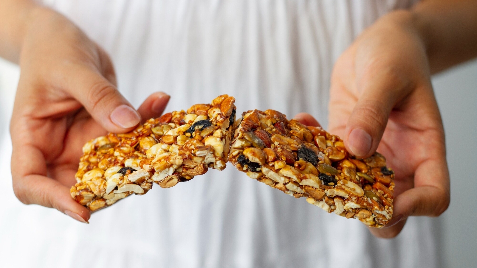 California cardiologist with 20 years experience shares 5 things he would never eat: Protein bars, diet food, canola oil