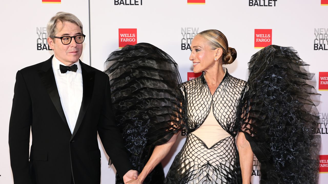 Sarah Jessica Parker Steps Out as a Black Angel at the New York City Ballet’s Fall Fashion Gala