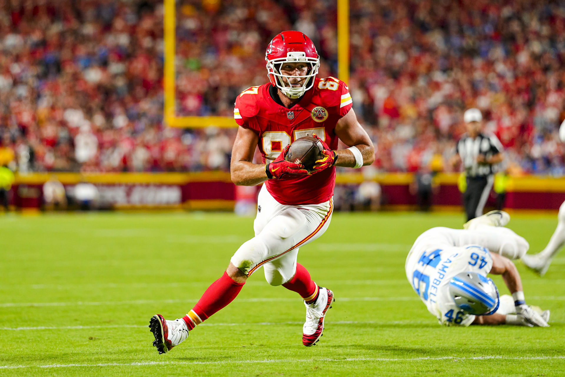 NFL fans react to Travis Kelce’s pregame looks for Chiefs vs. Raiders