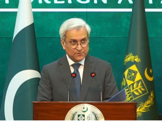 Afghan transit trade to remain shut till evaluation of security situation: FO