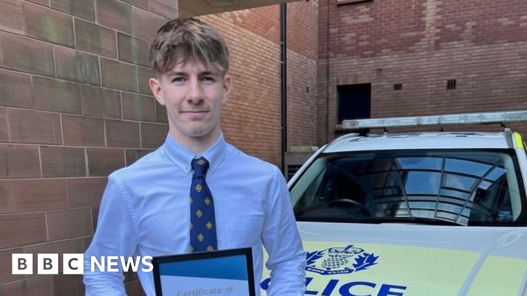 Teenager who rescued toddler from busy road praised by police