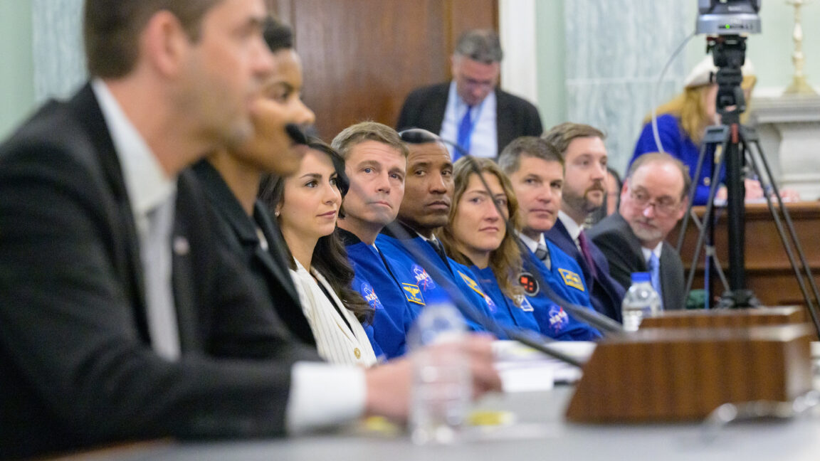 Elon Musk just declared war on NASA’s acting administrator, apparently