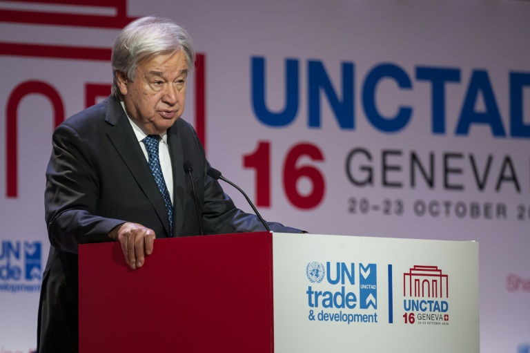 Global trade system risks coming off the rails: UN chief