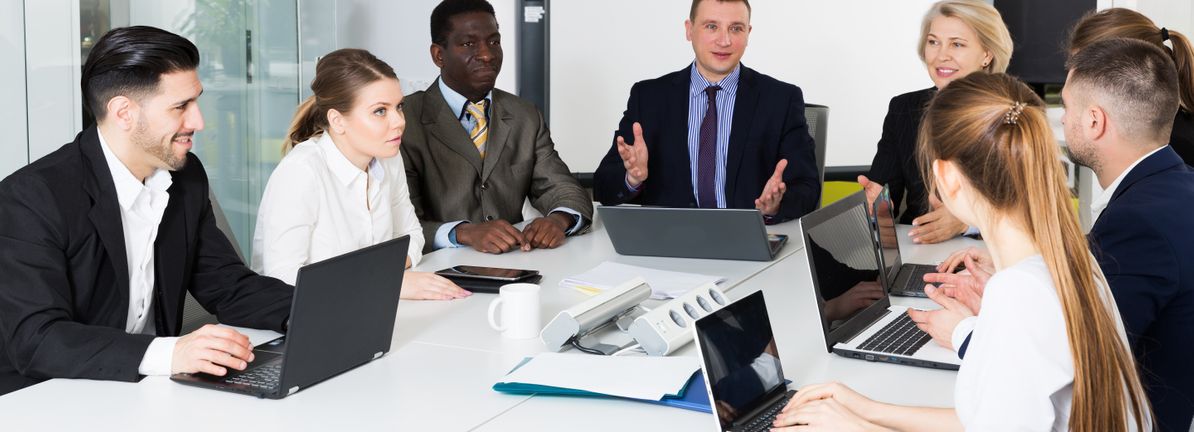 Evaluating Valuation After Ignite AI Advisor Launch and Major Industry Changes