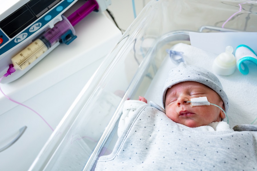 Milk tube feeding safely replaces IV drip for premature babies