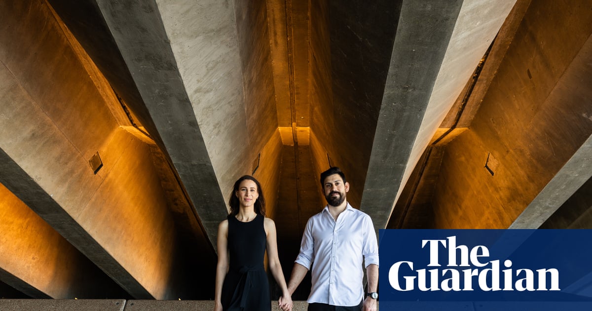 Cash gifts and no cake: how Australian couples spend and save on weddings | Weddings