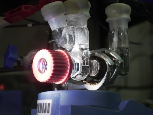 Solar-powered method lights the way to a ‘de-fossilized’ chemical industry